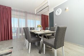 Luxury 90 m2 Apt.w.balcony & Spectacular sea View