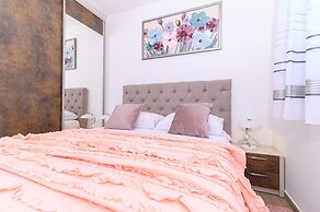 Luxury 90 m2 Apt.w.balcony & Spectacular sea View