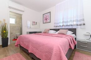 Luxury 90 m2 Apt.w.balcony & Spectacular sea View