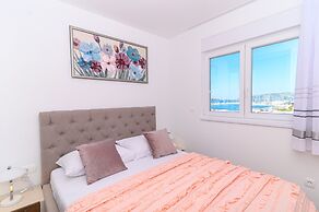 Luxury 90 m2 Apt.w.balcony & Spectacular sea View