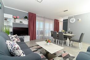 Luxury 90 m2 Apt.w.balcony & Spectacular sea View