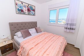 Luxury 90 m2 Apt.w.balcony & Spectacular sea View