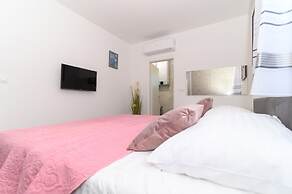 Luxury 90 m2 Apt.w.balcony & Spectacular sea View