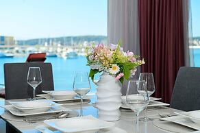 Luxury 90 m2 Apt.w.balcony & Spectacular sea View