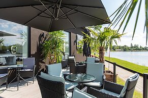 Waterfront Lodge
