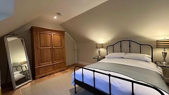 NEW 1BD Contemporary Home Upper Dunblane