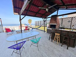 ITH Lazy Lobster Surf Hostel