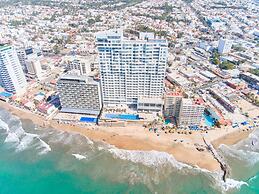 Courtyard By Marriott Mazatlan Beach Resort