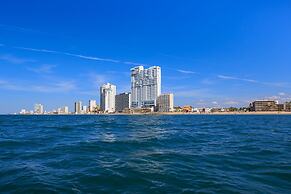 Courtyard By Marriott Mazatlan Beach Resort