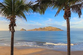 Courtyard By Marriott Mazatlan Beach Resort