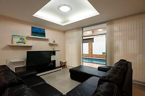 T.W. Marina Pool Villa Pattaya