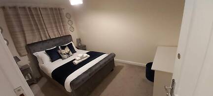 Lovely 3-bed House in Luton