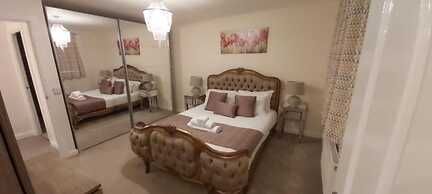 Lovely 3-bed House in Luton