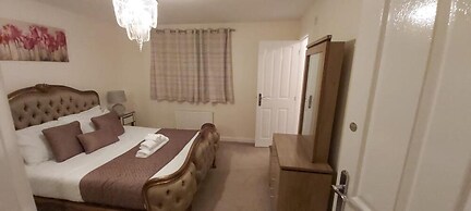 Lovely 3-bed House in Luton
