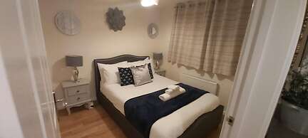 Lovely 3-bed House in Luton