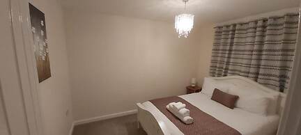 Lovely 3-bed House in Luton