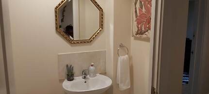 Lovely 3-bed House in Luton