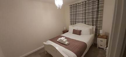 Lovely 3-bed House in Luton