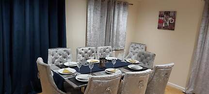 Lovely 3-bed House in Luton