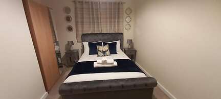 Lovely 3-bed House in Luton