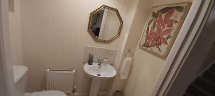 Lovely 3-bed House in Luton