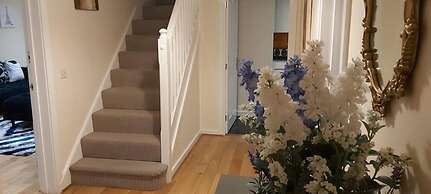 Lovely 3-bed House in Luton