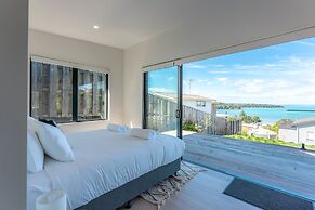 Luna Cottage - Ocean Views on Waiheke
