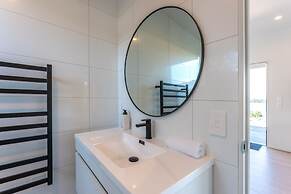 Luna Cottage - Ocean Views on Waiheke