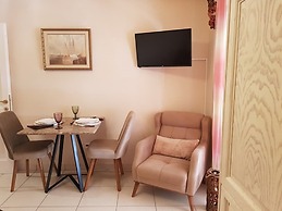 Glyfada's Cosy Apartments