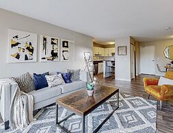 New-20p off-Uptown Love MPLS next to Fun