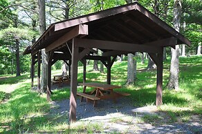 Bear Mountain Lodge