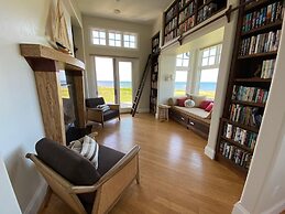 45 Steps - The Culinary Beachside Inn