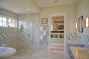 45 Steps - The Culinary Beachside Inn