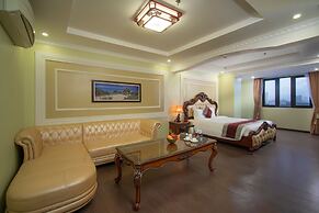 Me Q Beach Hotel & Apartment
