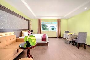 Me Q Beach Hotel & Apartment