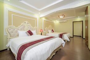Me Q Beach Hotel & Apartment