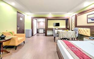 Me Q Beach Hotel & Apartment