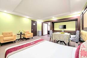 Me Q Beach Hotel & Apartment