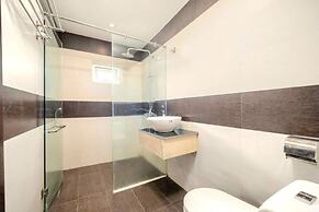 Me Q Beach Hotel & Apartment
