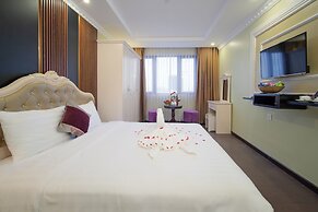 Me Q Beach Hotel & Apartment