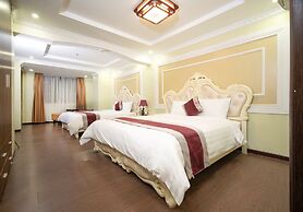 Me Q Beach Hotel & Apartment