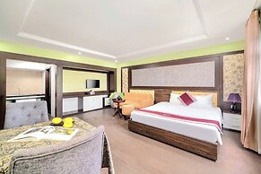 Me Q Beach Hotel & Apartment