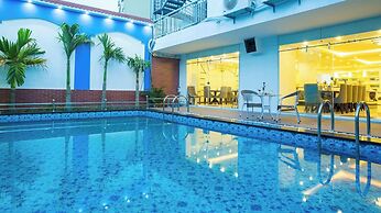 Me Q Beach Hotel & Apartment