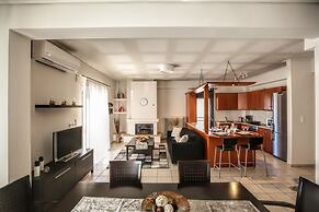 Grand Meteora Central Luxury Apartment