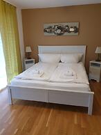 Chalet Apartments Iseltwald