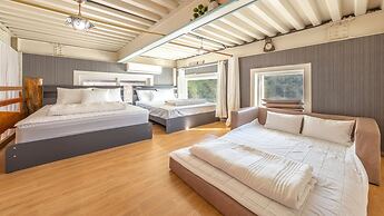 Gapyeong Ddel Poolvilla