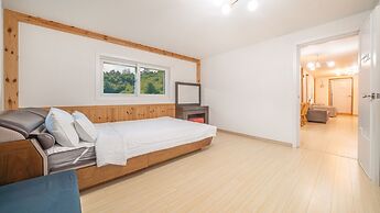 Gapyeong Ddel Poolvilla