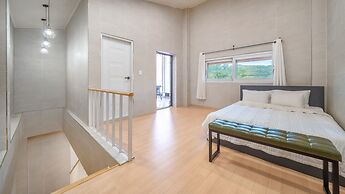 Gapyeong Ddel Poolvilla