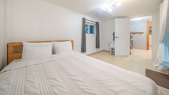 Gapyeong Ddel Poolvilla