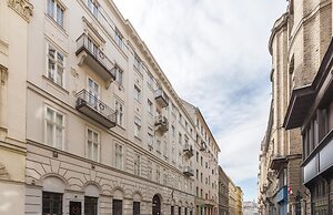 Real Apartments Zoltan II